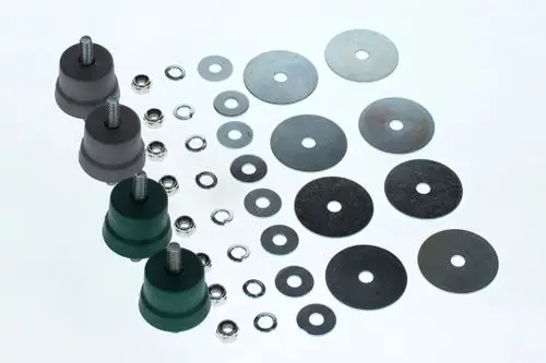 Bosch Schwingungsdämpfer, bestehend aus mehreren Gummi- und Metallkomponenten, inklusive Unterlegscheiben, Schrauben und Muttern, auf hellem Hintergrund angeordnet.